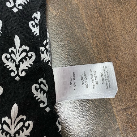 Bebe au Lait Nursing Cover in Black and White Damask Pattern - Picture 10 of 10